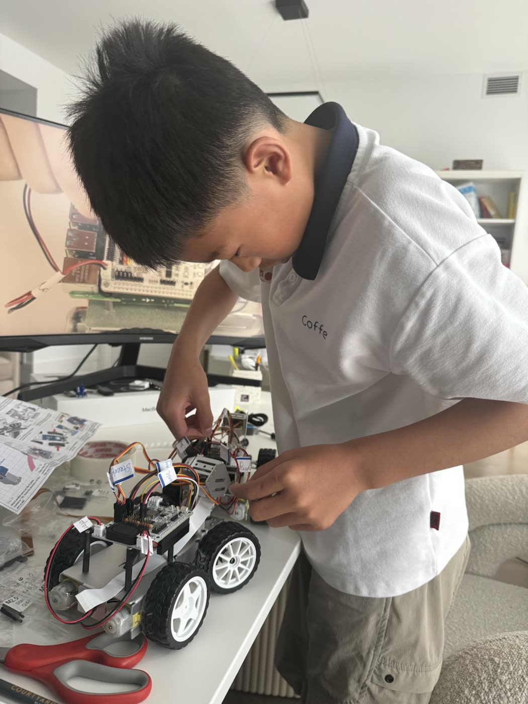 Edwin connecting wires on the four-wheel smart car